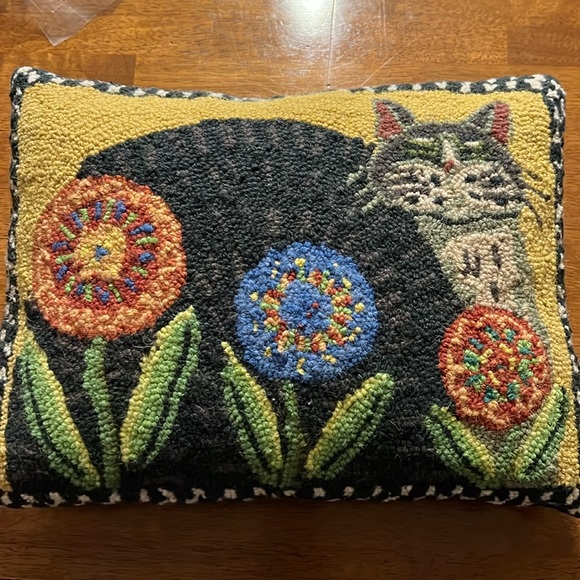unbranded Other - 100% Wool Hooked Penny Flower Cat Pillow